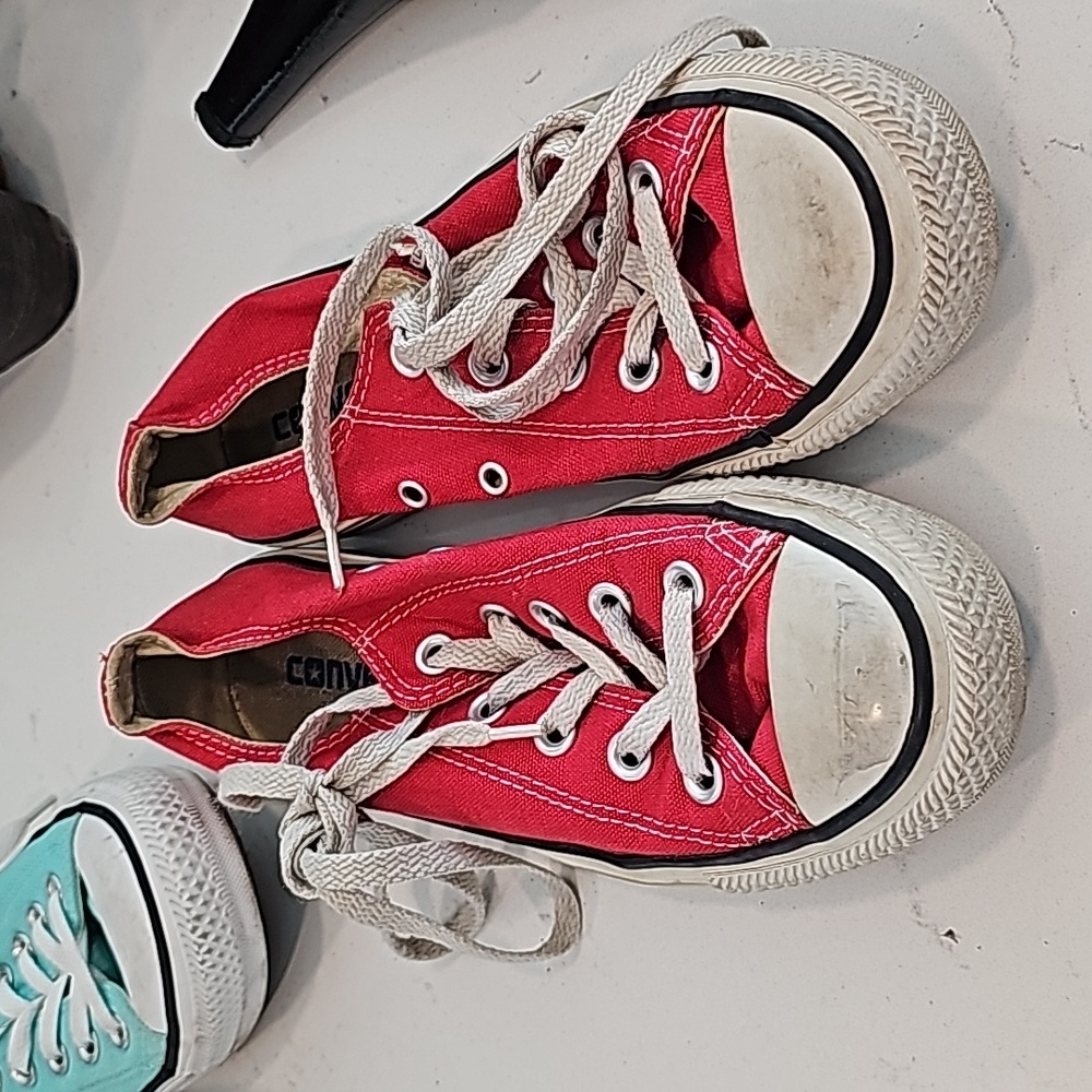 Red converse sz 6